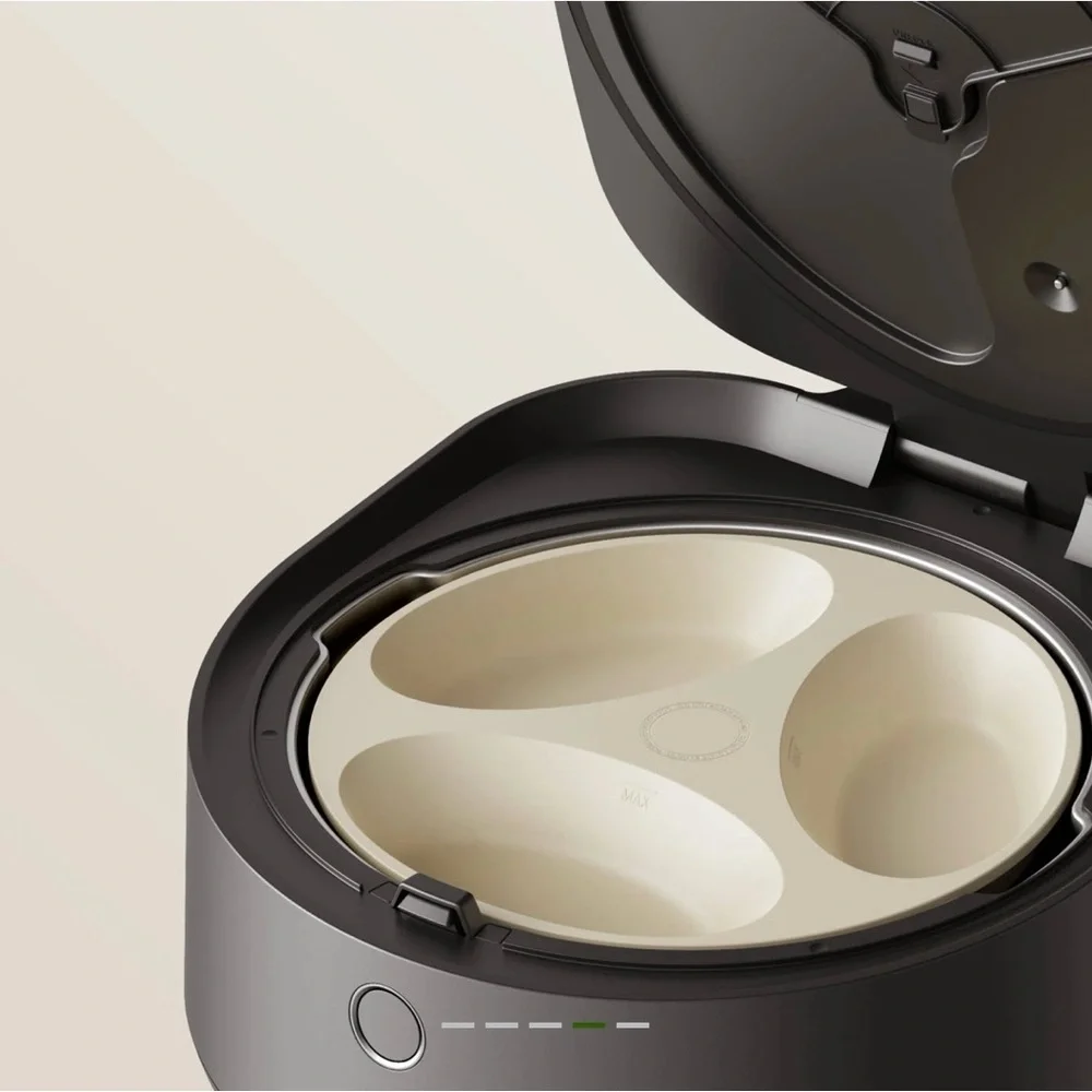 Black Cat Feeder